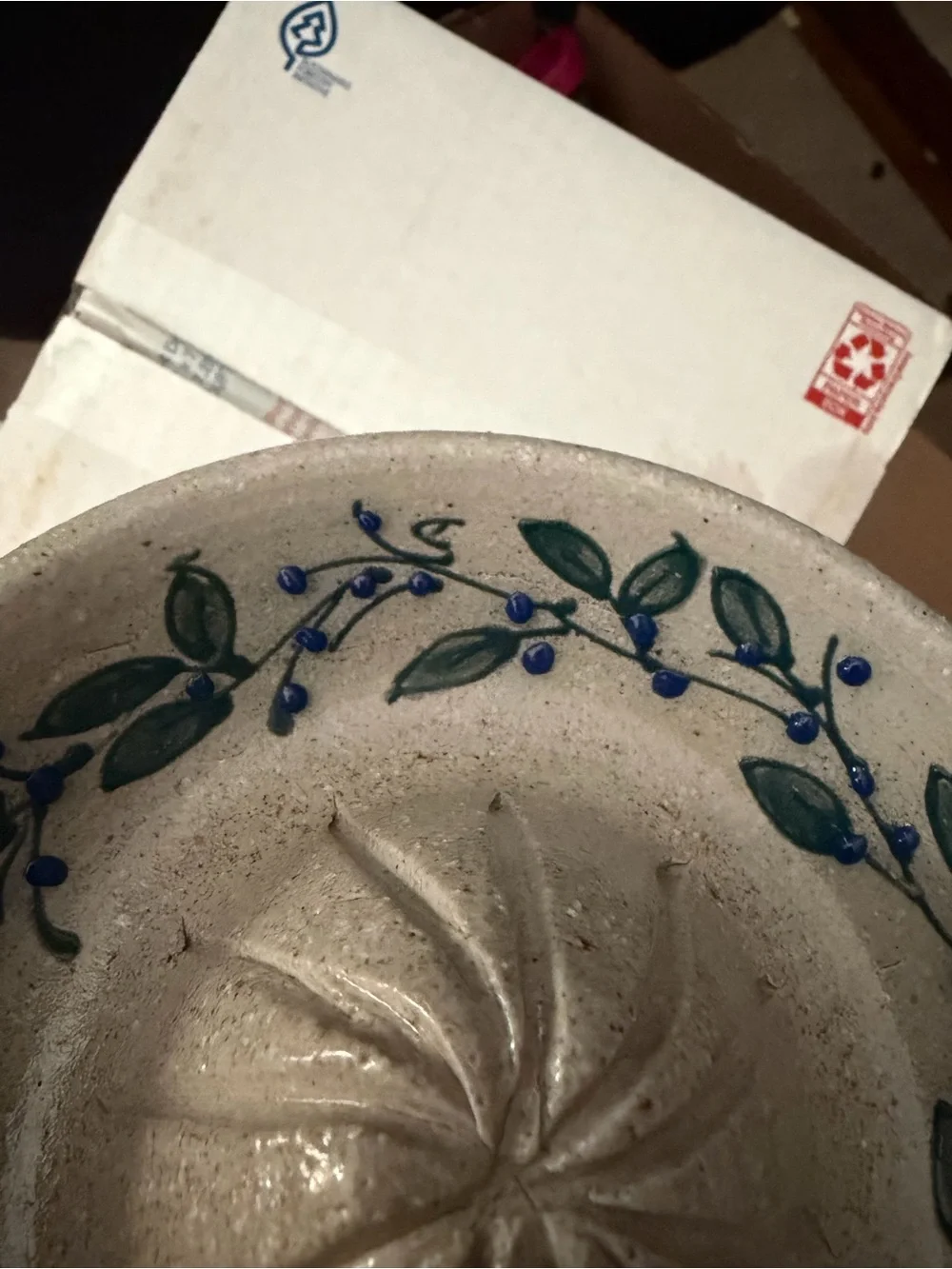 Salmon Falls Stoneware Juicer - Blue / Green Vine - Picture 6 of 12